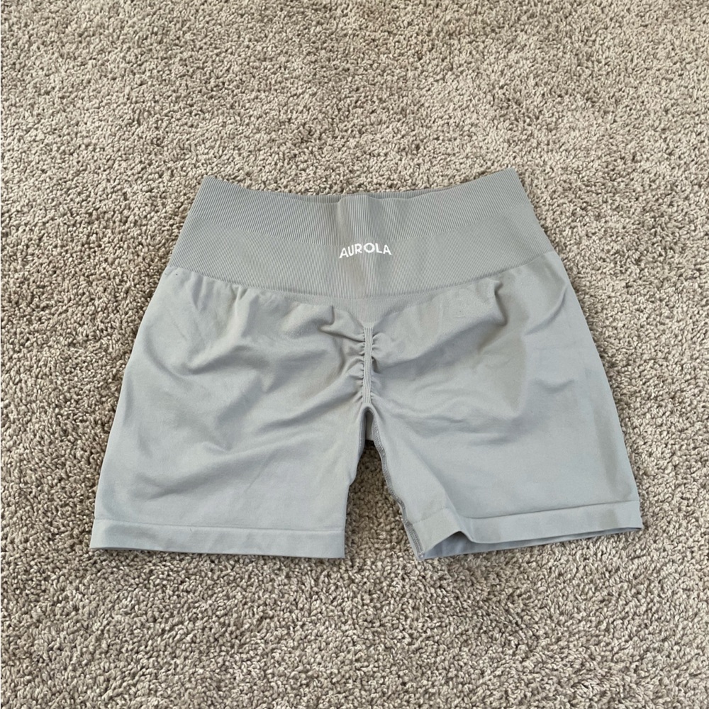 Aurola scrunch shorts